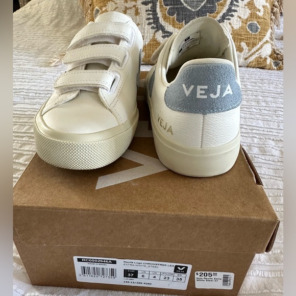 *SOLD* Veja - Recife logo white and steel - Picture 3 of 6